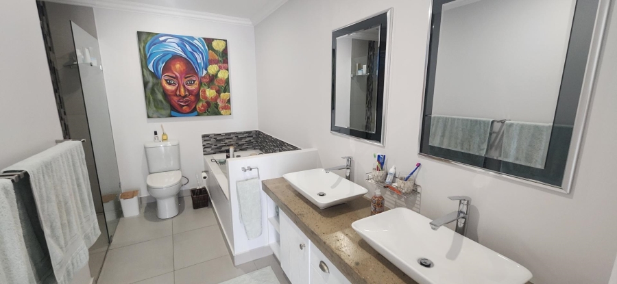 6 Bedroom Property for Sale in Fraaiuitsig Western Cape